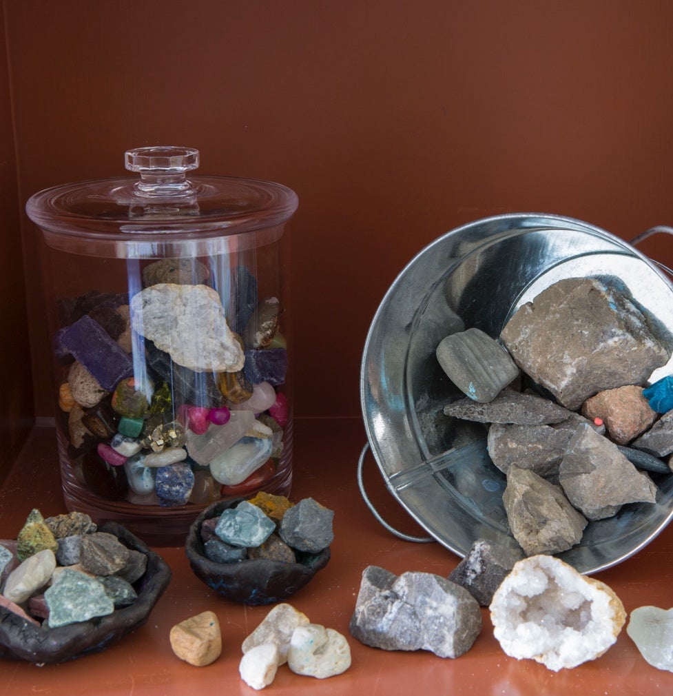 Una colecci&oacute;n de rocas y cristales obra de la madre naturaleza
