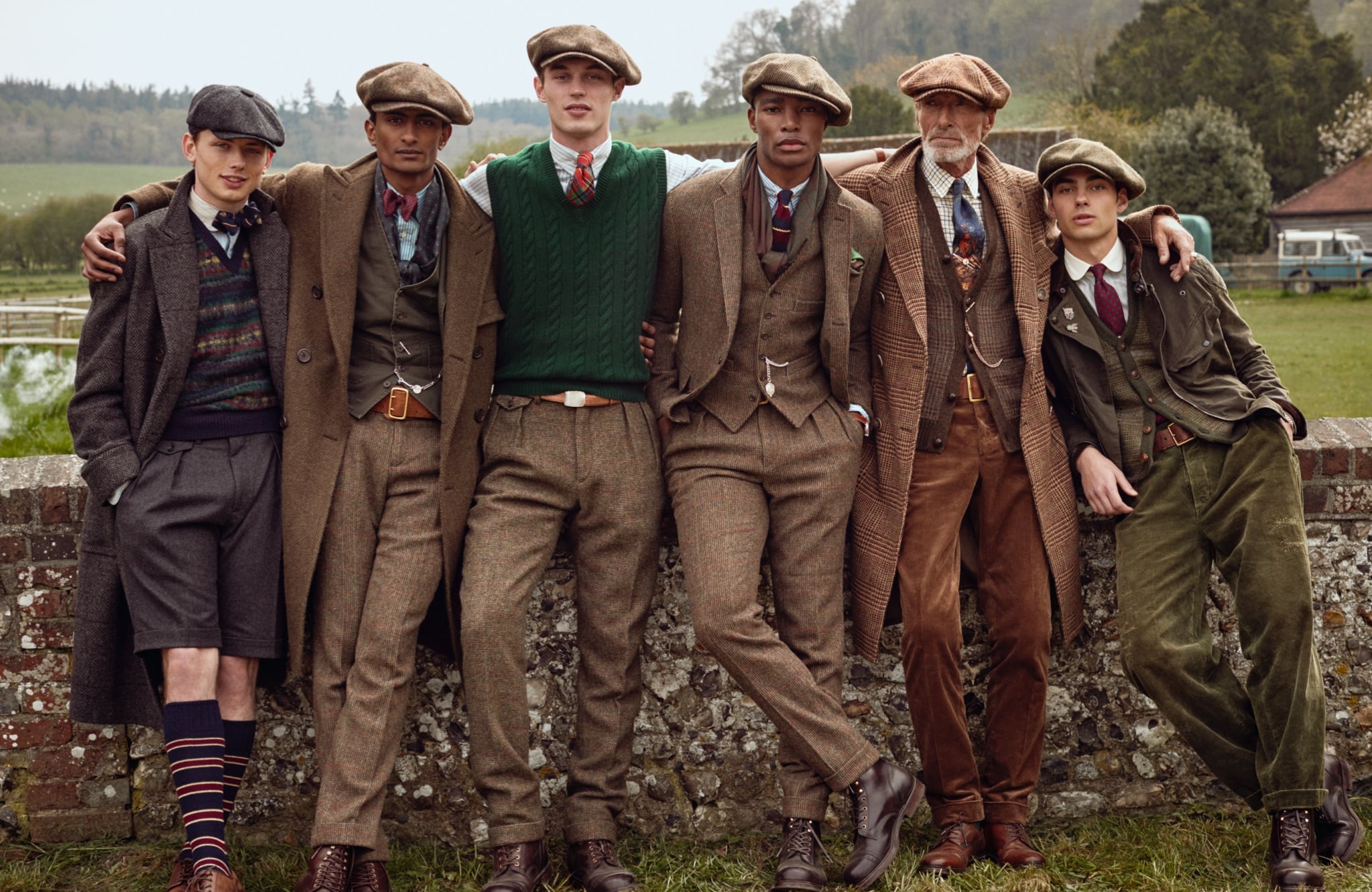 <strong>CAMPO A TRAV&Eacute;S</strong><br/><span>La colecci&oacute;n actual de Polo Originals utiliza el tweed como textura, creando un look inspirado en la ropa de hombre cl&aacute;sica, pero combinado con prendas de trabajo inesperadas: un chaleco de sarga, cordones remendados, botas con puntera y cinturones de doble aguja</span><br/><rlmag_link href="https://www.ralphlauren.es/es/search?cgid=brands-prl-ties-and-tweed-cg"><button class="shop-collection">Ver la historia</button></rlmag_link>