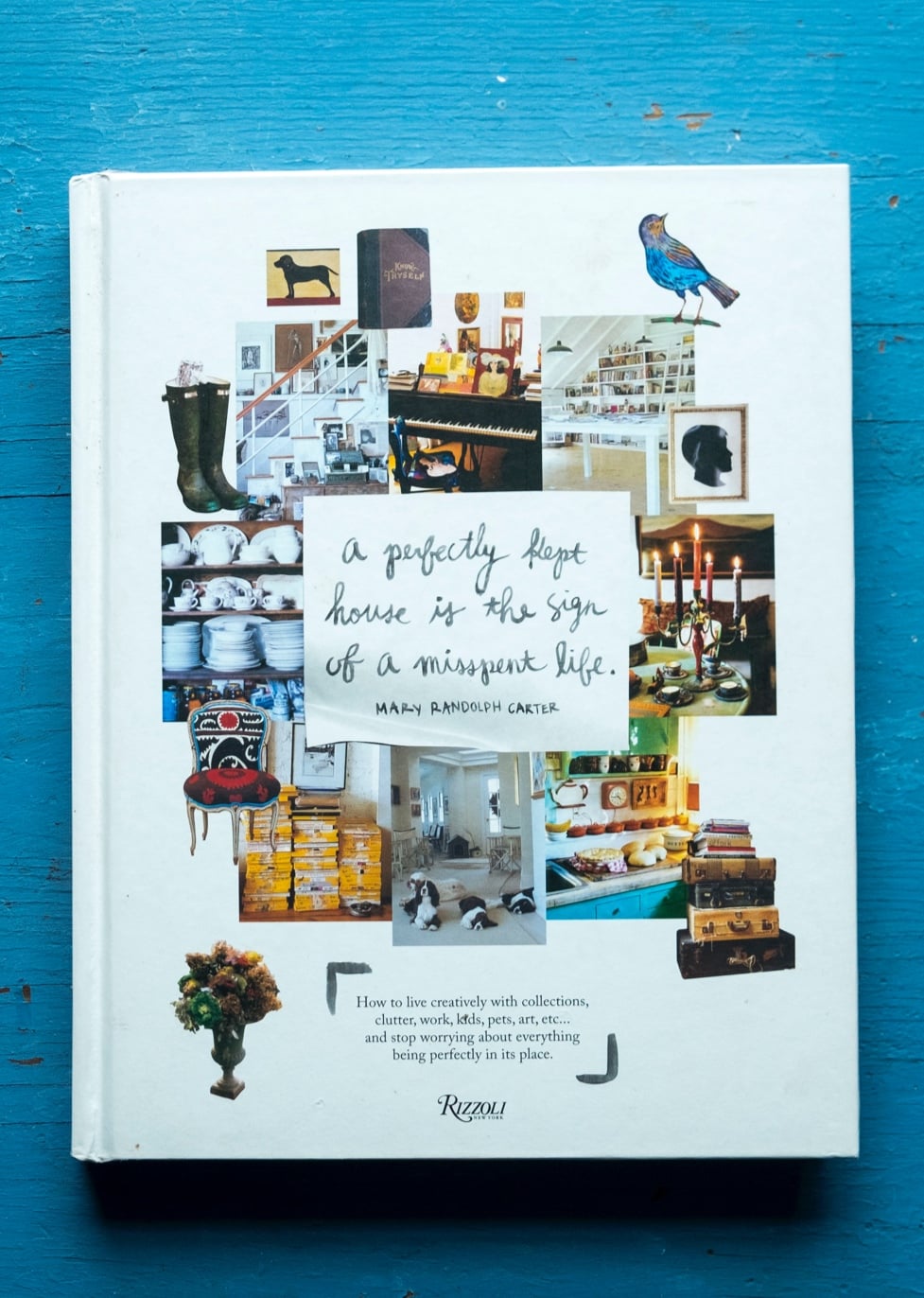El t&iacute;tulo del libro nace de la frase de un felpudo que se convirti&oacute; en un regalo de familia de Navidad para los ocho hermanos de Carter
