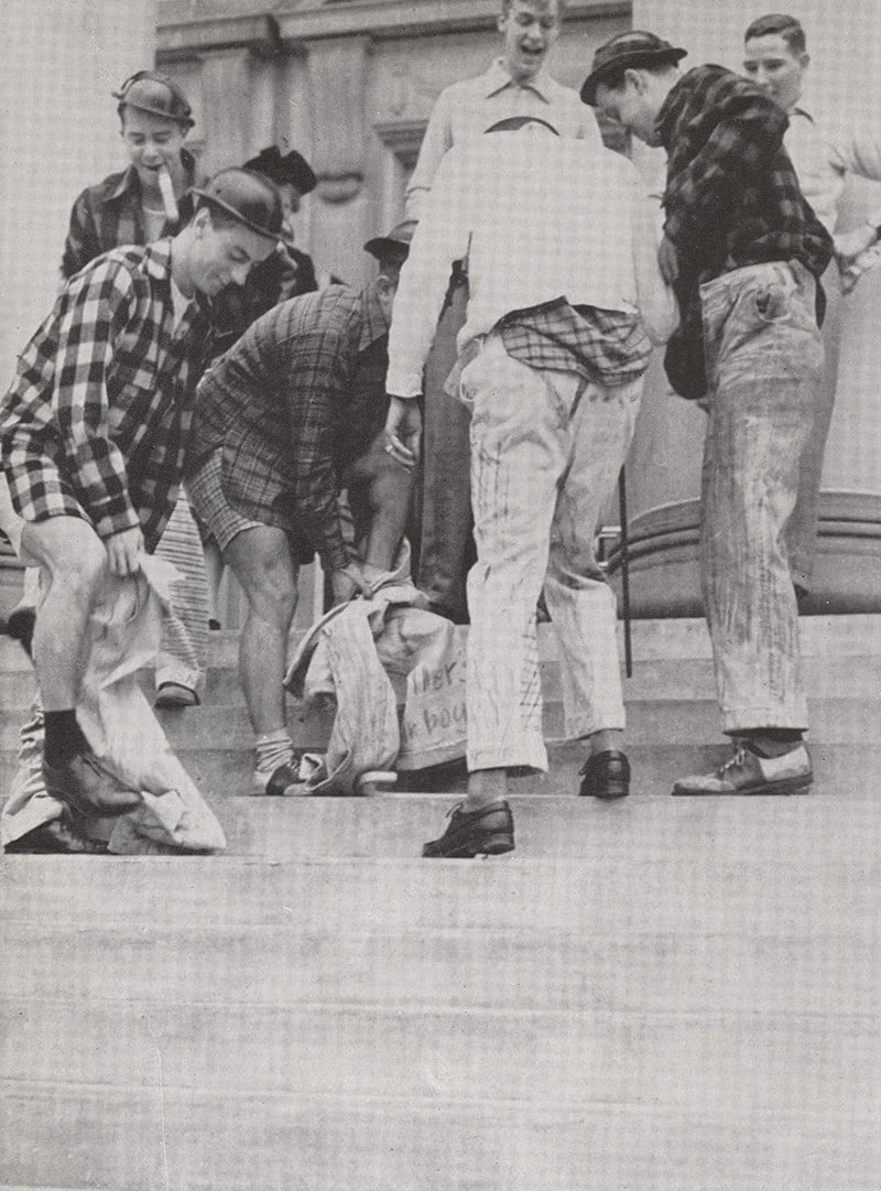 Seniors from a 1943 class take part in a tradition of recovering cords &ldquo;stolen&rdquo; by freshmen from their fraternity