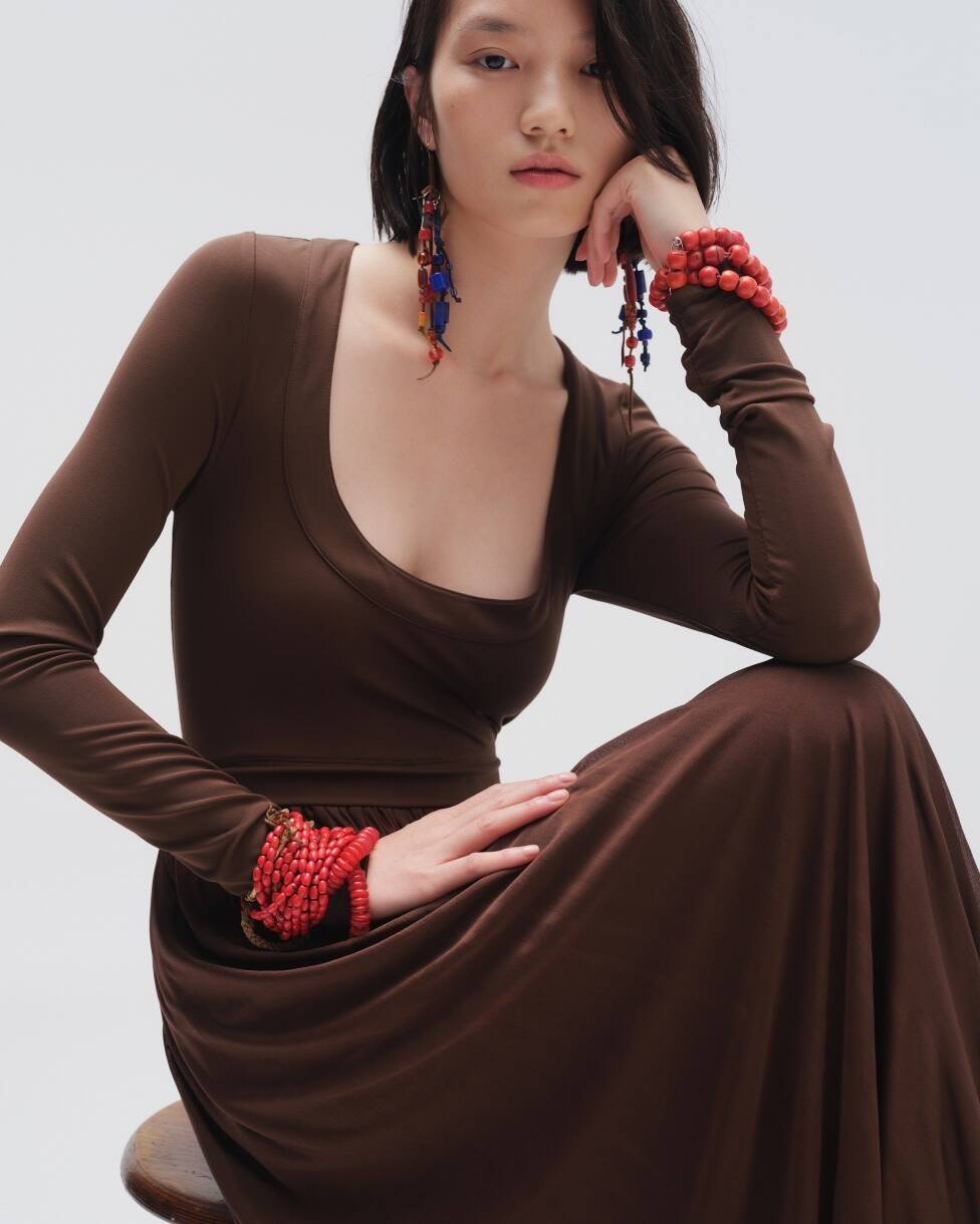 Maxivestido de punto con nudo en cuello